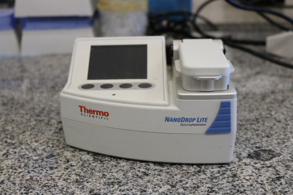 Nanodrop Lite marca Thermo Scientific